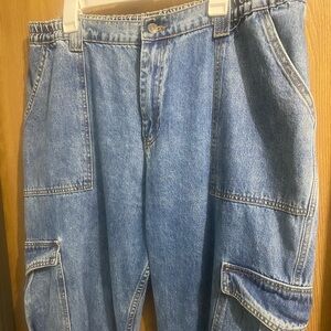 Fashion Nova Women’s Baggy Cargo Jeans - light wash